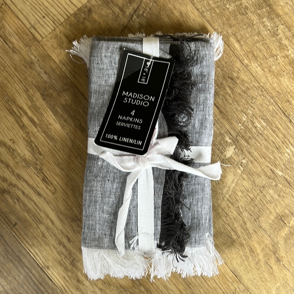 madison studio set of 4 gray frayed edge 100% linen napkins